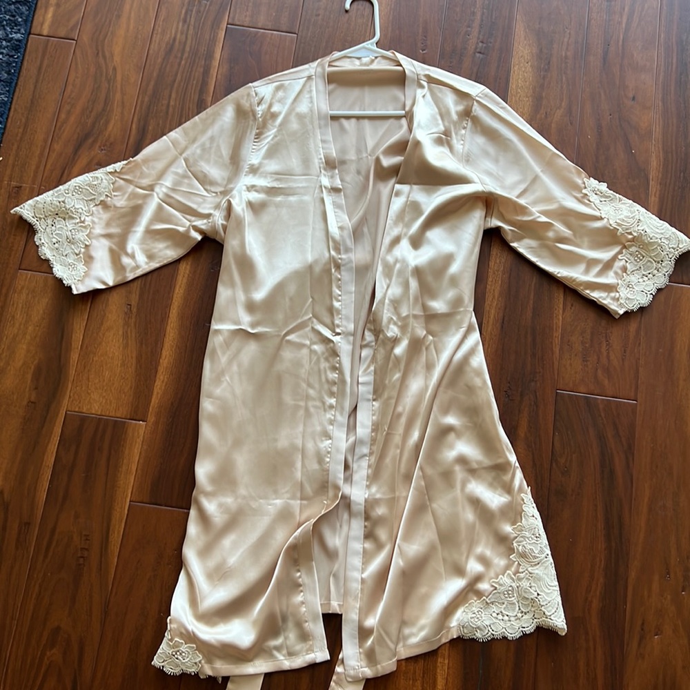 New! Never been worn— bridal robe in champagne